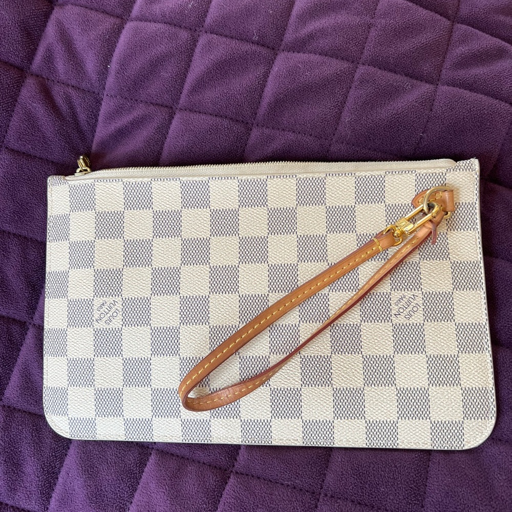 EUC -  LV Neverfull pouch.